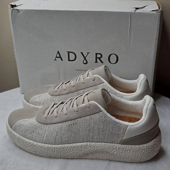 Stylish Gray and White Men's Sneakers - Picture 5 of 8